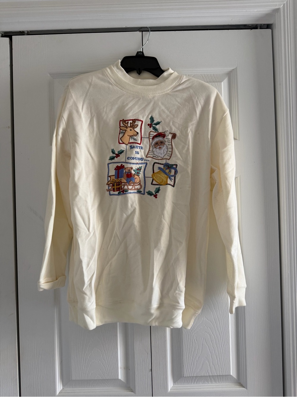 Bobbie Brooks Cream Holiday Embroidered Crewneck Sweatshirt